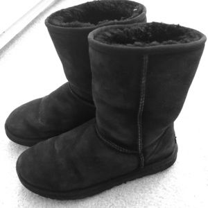Ugg Boots - Classic Short Boots in Black, Size 8